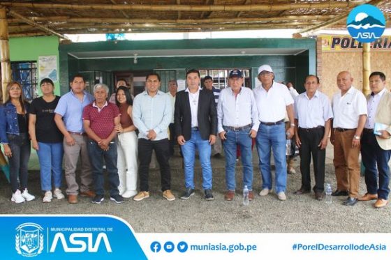 ALCALDE DE ASIA ISAIAS ALCANTARA ACOMPAÑADO CON SUS FUNCIONARIOS SE REUNIERON CON EL PRESIDENTE DE LA COMUNIDAD CAMPESINA DE ASIA ALFREDO GARCIA PENAS Y SU JUNTA DIRECTIVA